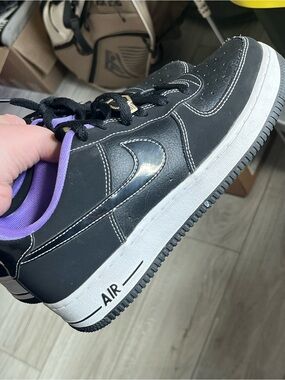 Nike Low-Top Air Sneaker in Black, White & Purple